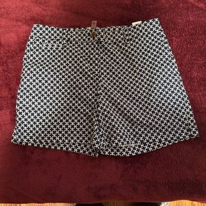 Anne Klein Black and White Geometric Women's Shorts